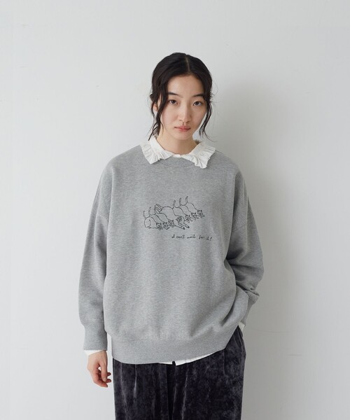 conges payes ADIEU TRISTESSE(コンジェ ペイエ アデュートリステス)の「《ナガノチサトさんコラボ》裏毛プルオーバー(スウェット・レディース・グレー系その他/ベージュ系その他/ベージュ・FREE)」の12枚目の写真