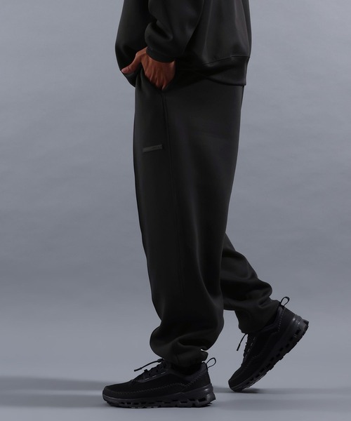 NUMERALS（ヌメラルズ）の「[NUMERALS]NO WORRIES CENTER CREASE JERSY PANTS（その他パンツ・メンズ・ブラック/グレー・LARGE/MEDIUM）」の6枚目の写真