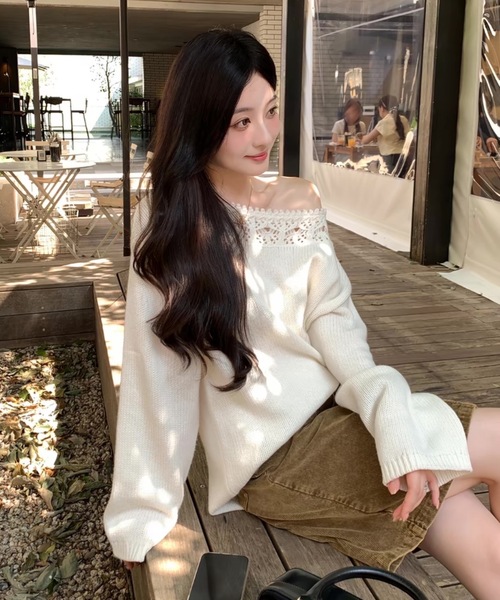 Alvia(アルビア)の「オフショルダーニット(ニット/セーター・レディース・ホワイト/ブラック・M)」の13枚目の写真