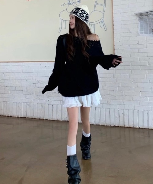 Alvia(アルビア)の「オフショルダーニット(ニット/セーター・レディース・ホワイト/ブラック・M)」の22枚目の写真