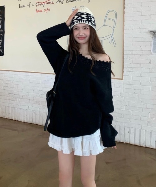 Alvia(アルビア)の「オフショルダーニット(ニット/セーター・レディース・ホワイト/ブラック・M)」の21枚目の写真