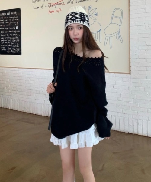 Alvia(アルビア)の「オフショルダーニット(ニット/セーター・レディース・ホワイト/ブラック・M)」の20枚目の写真