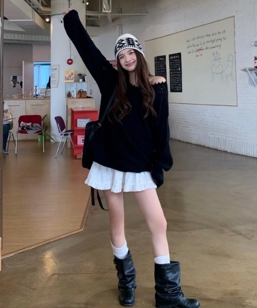 Alvia(アルビア)の「オフショルダーニット(ニット/セーター・レディース・ホワイト/ブラック・M)」の18枚目の写真