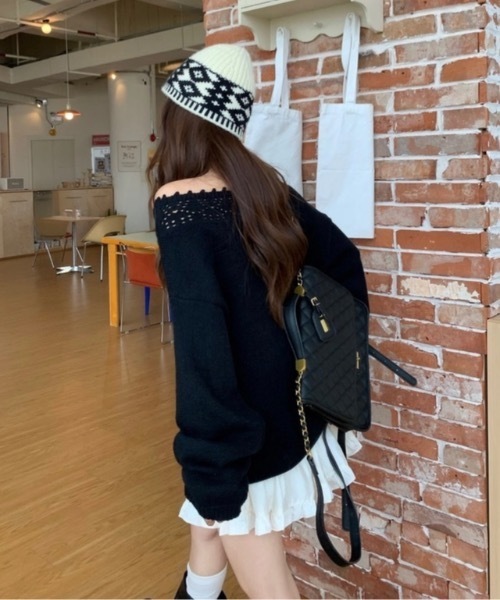 Alvia(アルビア)の「オフショルダーニット(ニット/セーター・レディース・ホワイト/ブラック・M)」の17枚目の写真