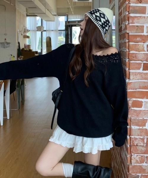 Alvia(アルビア)の「オフショルダーニット(ニット/セーター・レディース・ホワイト/ブラック・M)」の15枚目の写真