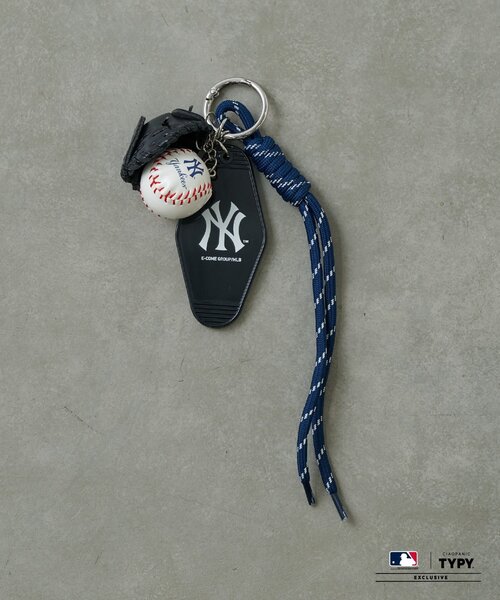 MLB（メジャーリーグベースボール）の「MLB別注ボールチャーム（キーホルダー・レディース・ブルー/ブラック/ブラウン・ONE SIZE）」の2枚目の写真