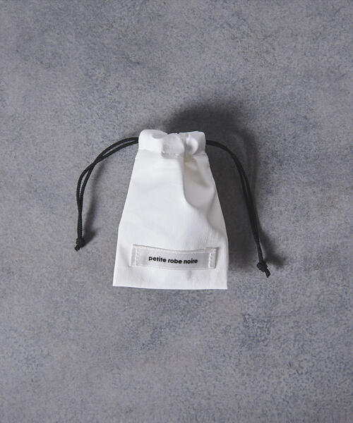 petite robe noire(プティローブノアー)の「<petite robe noire(プティローブノアー)>コットンパール 18mm イヤリング(イヤリング・レディース・ホワイト・フリー)」の4枚目の写真