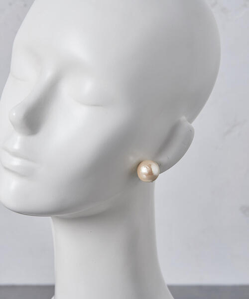 petite robe noire(プティローブノアー)の「<petite robe noire(プティローブノアー)>コットンパール 18mm イヤリング(イヤリング・レディース・ホワイト・フリー)」の7枚目の写真