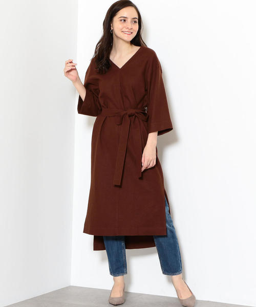 green label relaxing（グリーンレーベルリラクシング）の「KFC  アッシュクW ベルテッド Vネック ワンピース（ワンピース・レディース・ブラウン/ブラック・FREE）」の2枚目の写真