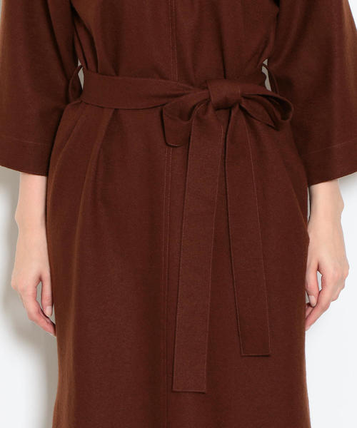 green label relaxing（グリーンレーベルリラクシング）の「KFC  アッシュクW ベルテッド Vネック ワンピース（ワンピース・レディース・ブラウン/ブラック・FREE）」の8枚目の写真