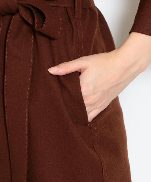 green label relaxing（グリーンレーベルリラクシング）の「KFC  アッシュクW ベルテッド Vネック ワンピース（ワンピース・レディース・ブラウン/ブラック・FREE）」の7枚目の写真