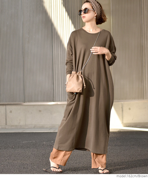 coca(coca)(コカ)の「ポケット付きスウェットワンピース(ワンピース・レディース・カーキ/ネイビー/ピンク/ブラック/ホワイト/マスタード/ブラウン/パープル・ONE SIZE)」の4枚目の写真