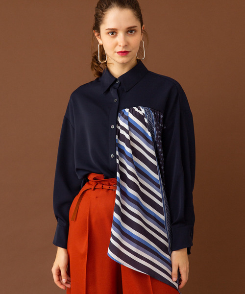 UNITED TOKYO（ユナイテッドトウキョウ）の「スカーフパターンヘムブラウス（シャツ/ブラウス・レディース・ネイビー/オレンジ・1）」の6枚目の写真
