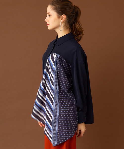 UNITED TOKYO（ユナイテッドトウキョウ）の「スカーフパターンヘムブラウス（シャツ/ブラウス・レディース・ネイビー/オレンジ・1）」の12枚目の写真