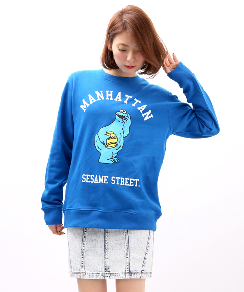 WEGO（ウィゴー）の「WEGO/SESAME STREETスウェット（スウェット・メンズ・ホワイト/ブルー・MEDIUM/LARGE）」の2枚目の写真