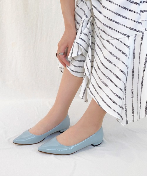 MAMIAN（マミアン）の「iCoN COLORS / ポインテッドトゥ エナメル フラットパンプス（パンプス・レディース・ブラック/アイボリー/ベージュ系その他/グレイッシュベージュ/ネイビー/ブラウン/ブラウン系その他/グレー系その他/コーラル/ミント/モカ/ダークネイビー/グレイッシュブルー・22.5cm/23.5cm/24.5cm/23.0cm/24.0cm/25.0cm）」の11枚目の写真