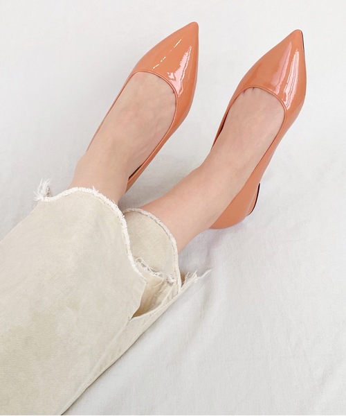 MAMIAN（マミアン）の「iCoN COLORS / ポインテッドトゥ エナメル フラットパンプス（パンプス・レディース・ブラック/アイボリー/ベージュ系その他/グレイッシュベージュ/ネイビー/ブラウン/ブラウン系その他/グレー系その他/コーラル/ミント/モカ/ダークネイビー/グレイッシュブルー・22.5cm/23.5cm/24.5cm/23.0cm/24.0cm/25.0cm）」の13枚目の写真