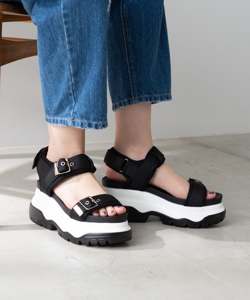 WEGO（ウィゴー）の「WEGO/ハトメベルトスポーツサンダル（サンダル・レディース・ブラック/ベージュ・MEDIUM/LARGE）」の2枚目の写真