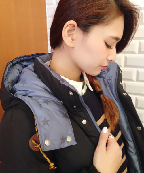 X-girl(エックスガール)の「STAR REVERSIBLE PUFF JUMPER(ダウンジャケット/コート・レディース・ブラック/ベージュ/ネイビー・1/2)」の21枚目の写真