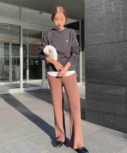 Champion（チャンピオン）の「[Champion]チャンピオンクルーネックスウェットトップス（スウェット・レディース・ホワイト/グレー/ブラック/ネイビー/オリーブ/ベージュ系その他/チャコール/オレンジ/ベージュ/モスグリーン/レンガ・L/M）」の13枚目の写真