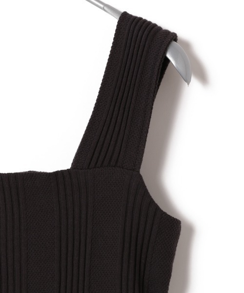 LOWRYS FARM（ローリーズファーム）の「ＪＱスクエアタンク　886682（タンクトップ・レディース・チャコールグレー/ベージュ/ブラウン・FREE）」の12枚目の写真