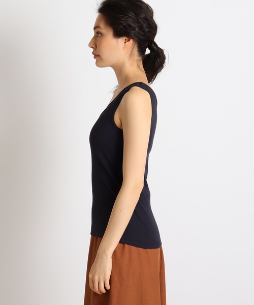 INDIVI(インディヴィ)の「<L>【マシンウォッシュ/UVカット/接触冷感】Uネックテレコタンクトップ(タンクトップ・レディース・キャメル/ホワイト系/ネイビー系5・15 /13/19)」の15枚目の写真