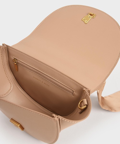 CHARLES & KEITH（チャールズ & キース）の「サテンプリーツド