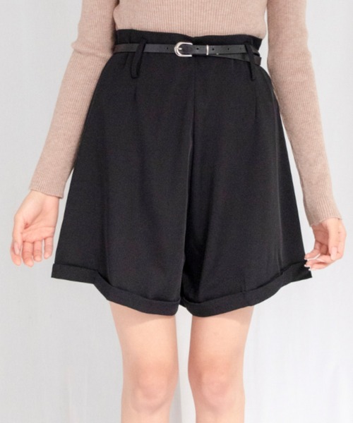 ナローベルト付きフレアショートパンツ