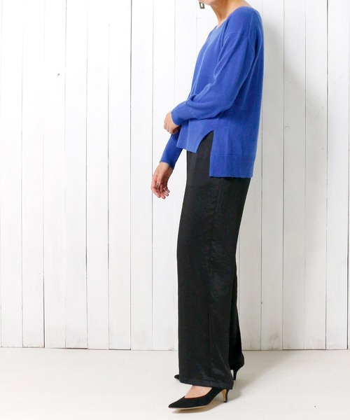 Emma Taylor（エマテイラー）の「カシミヤ100%ふわふわニットプルオーバー（サイドスリットクルーネック）（ニット/セーター・レディース・グレー/ブラック/ブルー・FREE）」の4枚目の写真