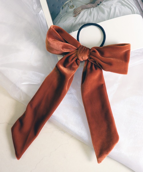 Monocoro toppi（モノコロトッピ）の「上品な光沢感。ベロアリボンボリュームヘアゴム（ヘアゴム・レディース・ブラック/ベージュ/テラコッタ/チャコール/ブラウン・フリー）」の14枚目の写真