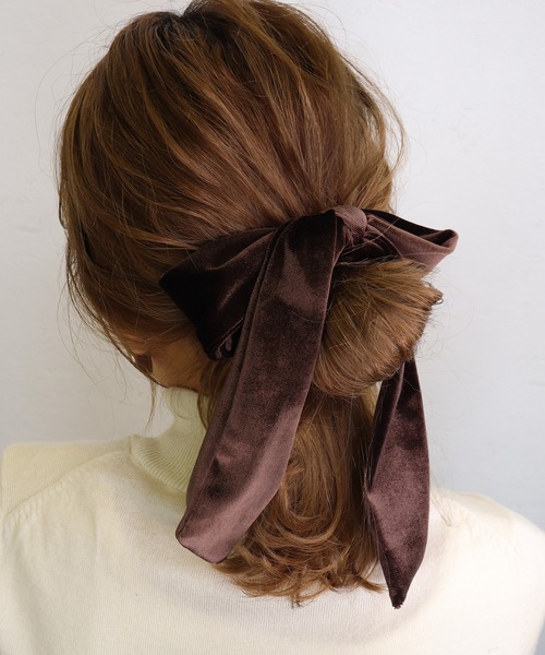 Monocoro toppi（モノコロトッピ）の「上品な光沢感。ベロアリボンボリュームヘアゴム（ヘアゴム・レディース・ブラック/ベージュ/テラコッタ/チャコール/ブラウン・フリー）」の21枚目の写真