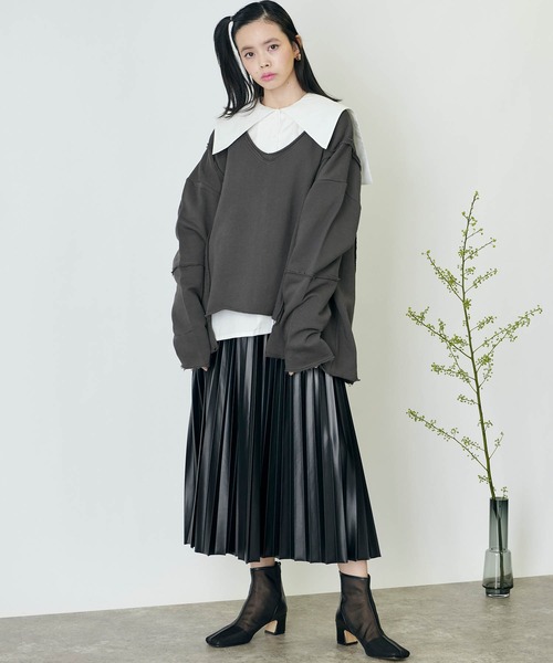 forksy.（フォルクシー）の「【forksy.】 オーバーサイズ カットオフスウェットVネックプルオーバー（スウェット・レディース・パープル/ダークグレー/ベージュ系その他/グリーン系その他・FREE）」の16枚目の写真