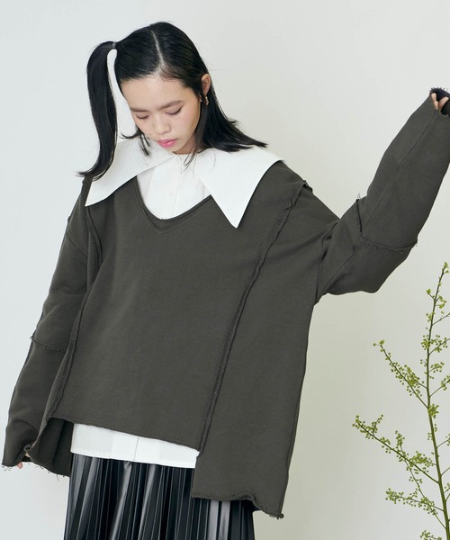 forksy.（フォルクシー）の「【forksy.】 オーバーサイズ カットオフスウェットVネックプルオーバー（スウェット・レディース・パープル/ダークグレー/ベージュ系その他/グリーン系その他・FREE）」の5枚目の写真