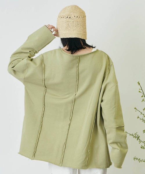 forksy.（フォルクシー）の「【forksy.】 オーバーサイズ カットオフスウェットVネックプルオーバー（スウェット・レディース・パープル/ダークグレー/ベージュ系その他/グリーン系その他・FREE）」の7枚目の写真
