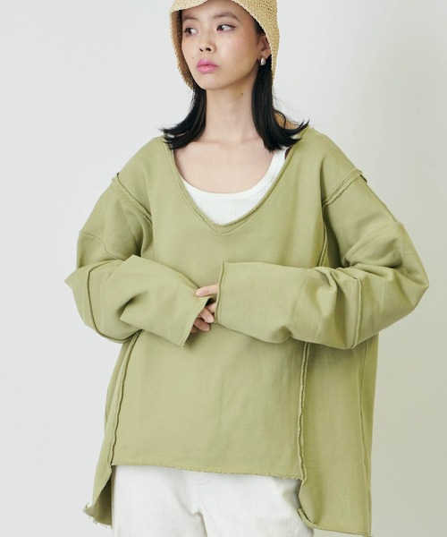 forksy.（フォルクシー）の「【forksy.】 オーバーサイズ カットオフスウェットVネックプルオーバー（スウェット・レディース・パープル/ダークグレー/ベージュ系その他/グリーン系その他・FREE）」の10枚目の写真