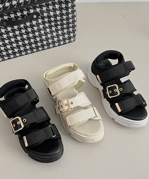 Shoes in Closet(シューズインクローゼット)の「軽量厚底ボリュームソール ベルクロ バックル スポーツサンダル 7486(サンダル・レディース・アイボリー/ベージュ/ブラック×ホワイト/ブラック×ブラック/ブラウン系その他/ライトベージュ/ピンクベージュ・M/LL/XS/S/L/3L)」の16枚目の写真