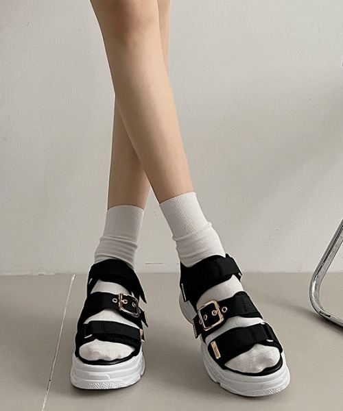 Shoes in Closet(シューズインクローゼット)の「軽量厚底ボリュームソール ベルクロ バックル スポーツサンダル 7486(サンダル・レディース・アイボリー/ベージュ/ブラック×ホワイト/ブラック×ブラック/ブラウン系その他/ライトベージュ/ピンクベージュ・M/LL/XS/S/L/3L)」の11枚目の写真