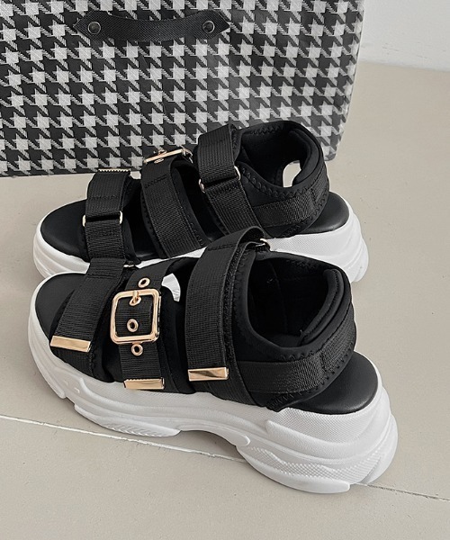 Shoes in Closet(シューズインクローゼット)の「軽量厚底ボリュームソール ベルクロ バックル スポーツサンダル 7486(サンダル・レディース・アイボリー/ベージュ/ブラック×ホワイト/ブラック×ブラック/ブラウン系その他/ライトベージュ/ピンクベージュ・M/LL/XS/S/L/3L)」の13枚目の写真