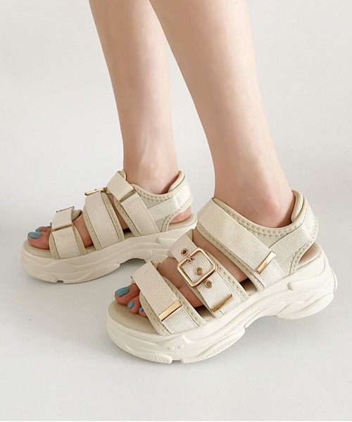 Shoes in Closet(シューズインクローゼット)の「軽量厚底ボリュームソール ベルクロ バックル スポーツサンダル 7486(サンダル・レディース・アイボリー/ベージュ/ブラック×ホワイト/ブラック×ブラック/ブラウン系その他/ライトベージュ/ピンクベージュ・M/LL/XS/S/L/3L)」の18枚目の写真