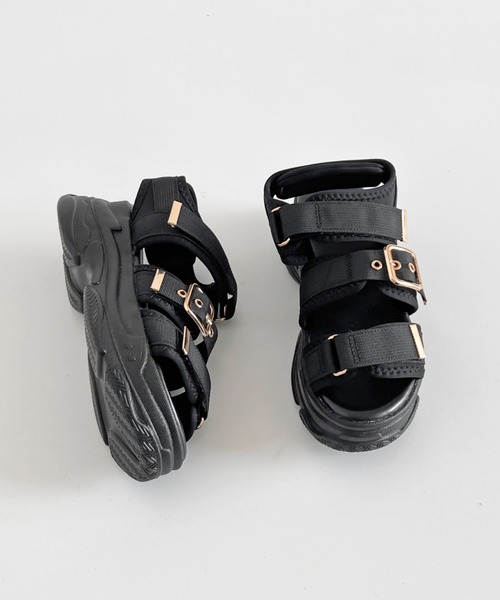 Shoes in Closet（シューズインクローゼット）の「軽量厚底ボリュームソール ベルクロ バックル スポーツサンダル 7486（サンダル・レディース・アイボリー/ベージュ/ブラック×ホワイト/ブラック×ブラック/ブラウン系その他/ライトベージュ/ピンクベージュ・M/LL/XS/S/L/3L）」の13枚目の写真