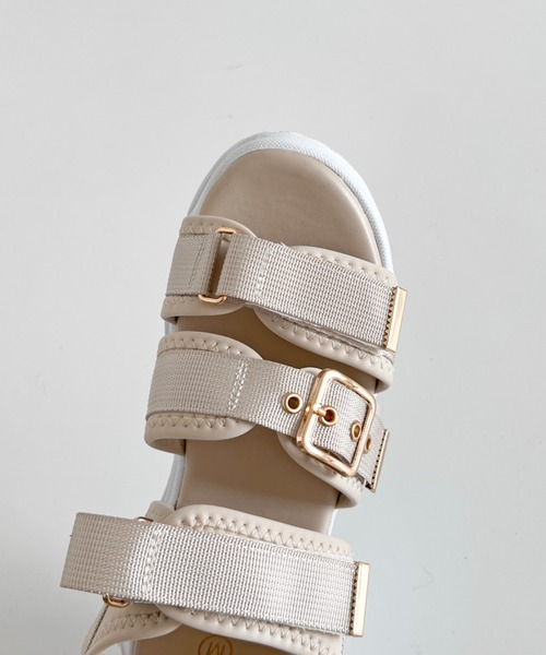 Shoes in Closet（シューズインクローゼット）の「軽量厚底ボリュームソール ベルクロ バックル スポーツサンダル 7486（サンダル・レディース・アイボリー/ベージュ/ブラック×ホワイト/ブラック×ブラック/ブラウン系その他/ライトベージュ/ピンクベージュ・M/LL/XS/S/L/3L）」の20枚目の写真
