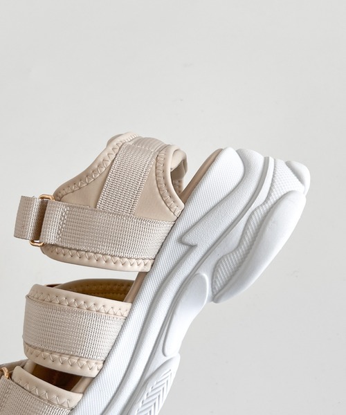 Shoes in Closet（シューズインクローゼット）の「軽量厚底ボリュームソール ベルクロ バックル スポーツサンダル 7486（サンダル・レディース・アイボリー/ベージュ/ブラック×ホワイト/ブラック×ブラック/ブラウン系その他/ライトベージュ/ピンクベージュ・M/LL/XS/S/L/3L）」の22枚目の写真