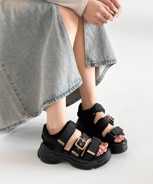 Shoes in Closet(シューズインクローゼット)の「軽量厚底ボリュームソール ベルクロ バックル スポーツサンダル 7486(サンダル・レディース・アイボリー/ベージュ/ブラック×ホワイト/ブラック×ブラック/ブラウン系その他/ライトベージュ/ピンクベージュ・M/LL/XS/S/L/3L)」の20枚目の写真