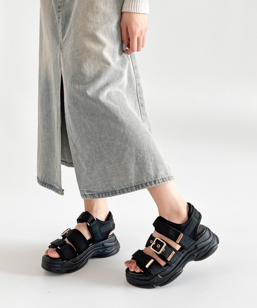 Shoes in Closet（シューズインクローゼット）の「軽量厚底ボリュームソール ベルクロ バックル スポーツサンダル 7486（サンダル・レディース・アイボリー/ベージュ/ブラック×ホワイト/ブラック×ブラック/ブラウン系その他/ライトベージュ/ピンクベージュ・M/LL/XS/S/L/3L）」の11枚目の写真