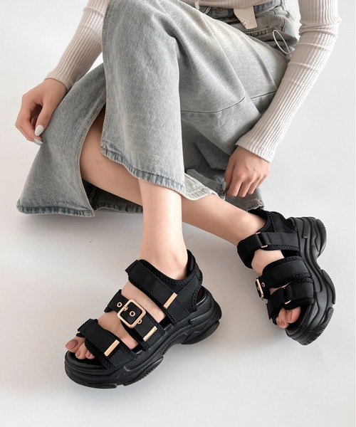 Shoes in Closet(シューズインクローゼット)の「軽量厚底ボリュームソール ベルクロ バックル スポーツサンダル 7486(サンダル・レディース・アイボリー/ベージュ/ブラック×ホワイト/ブラック×ブラック/ブラウン系その他/ライトベージュ/ピンクベージュ・M/LL/XS/S/L/3L)」の22枚目の写真