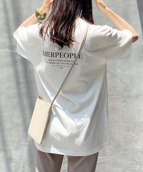 LIAN（リアン）の「MERPEOPLEロゴプリントTシャツ（Tシャツ/カットソー・レディース・ブルー/ベージュ/スミクロ/オフホワイト/オートミール/グリーン/オレンジ/ブルー系その他/ライトグリーン・FREE）」の2枚目の写真