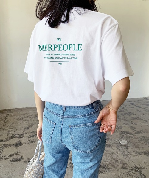 LIAN（リアン）の「MERPEOPLEロゴプリントTシャツ（Tシャツ/カットソー・レディース・ブルー/ベージュ/スミクロ/オフホワイト/オートミール/グリーン/オレンジ/ブルー系その他/ライトグリーン・FREE）」の5枚目の写真