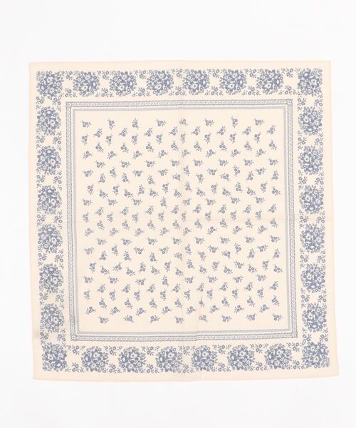 Samansa Mos2(サマンサ モスモス)の「小花ブーケ柄スカーフ(バンダナ/スカーフ・レディース・ネイビー/ラベンダー/ベージュ・フリ-)」の2枚目の写真