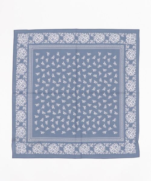 Samansa Mos2(サマンサ モスモス)の「小花ブーケ柄スカーフ(バンダナ/スカーフ・レディース・ネイビー/ラベンダー/ベージュ・フリ-)」の3枚目の写真