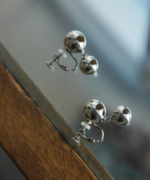rapiecage（ラピエサージュ）の「Wメタルボールイヤリング（イヤリング・レディース・シルバー/ゴールド・FREE）」の8枚目の写真